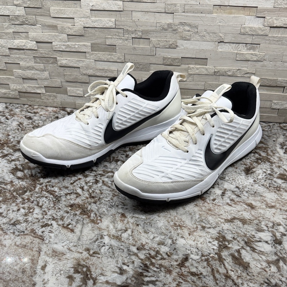 Nike Men's White and Black Golf Shoes - Picture 4 of 6